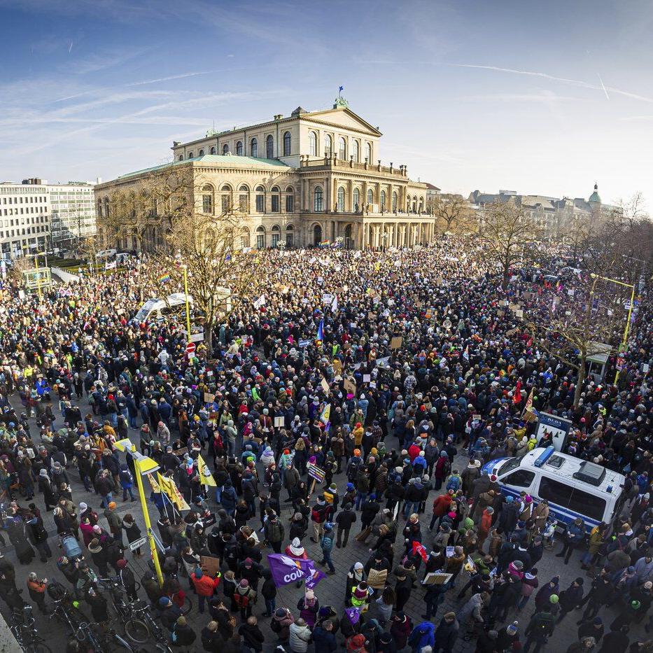 At least 200,000 protesters rally in Munich against far-right AfD ahead of German election